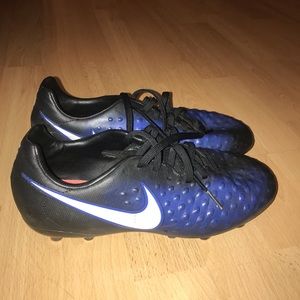 Nike boys cleats!